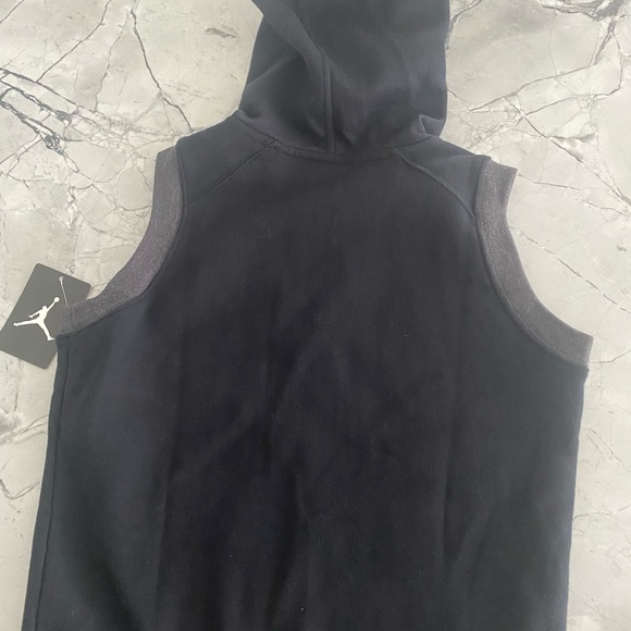Air Jordan Boy (8-10 yrs) Sleeveless Hooded Jacket/Vest - Picture 3 of 4